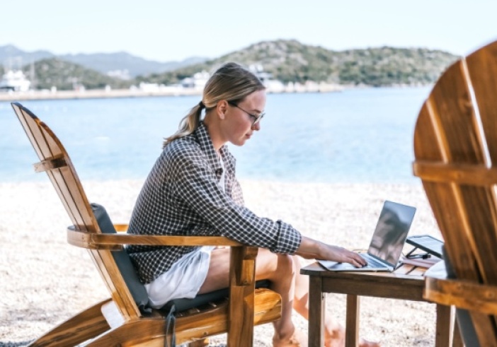 Illustration de l'article : Télétravail depuis le lieu de vacances : possible ?