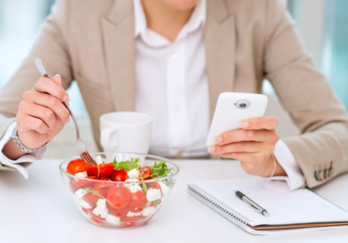 Illustration article : « Pause déjeuner » et temps de travail effectif : quelle différence ?