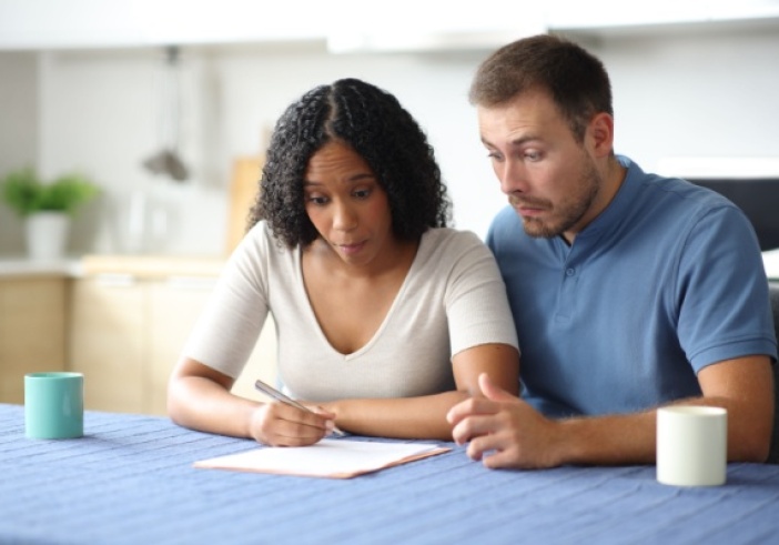 Illustration article : C’est l’histoire d’un couple qui tourne la page… mais pas celle de leur déclaration fiscale commune…