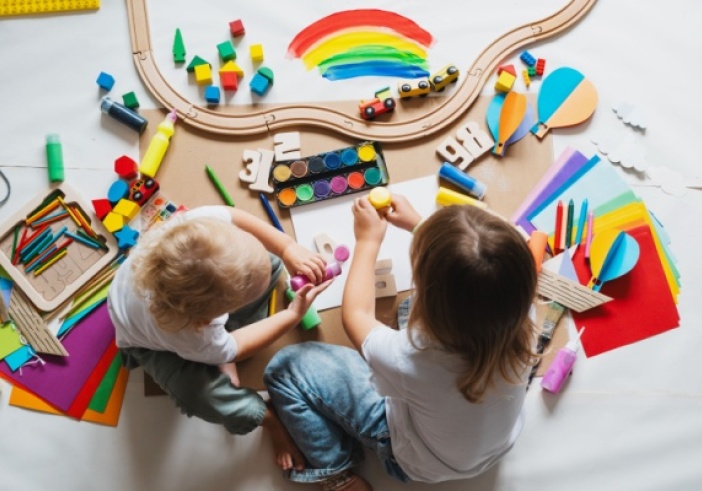 Illustration article : Garde d’enfants : la déclaration Pajemploi évolue en 2026