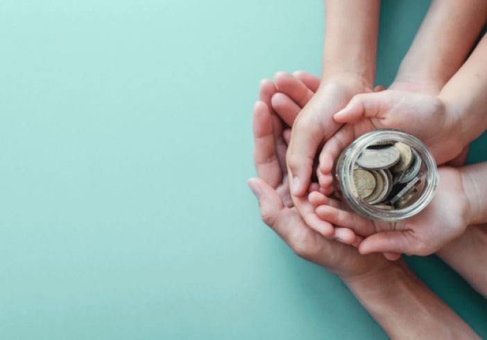 Illustration de l'article : Donner à ses enfants et profiter d’avantages fiscaux : on en sait plus !