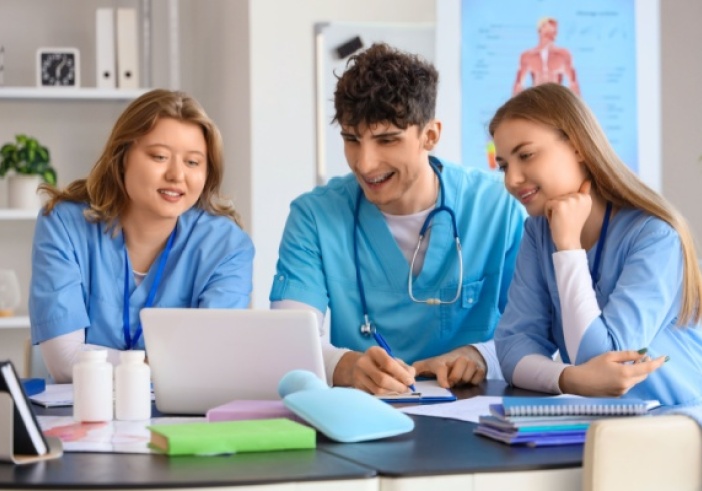 Illustration de l'article : Internes en médecine : revalorisation de l’indemnité d’astreinte