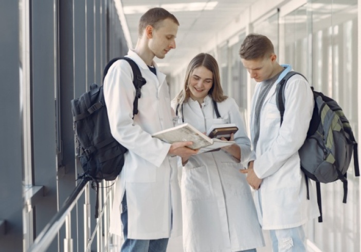 Illustration de l'article : Étudiants en médecine : faciliter l’accès au cursus
