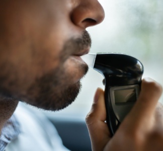 Illustration article : Alcootest et demande de contre-expertise (tardive ?) par le salarié : cas vécu