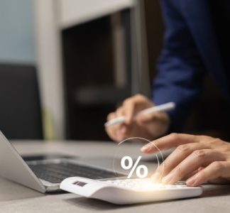 Illustration article : Associations : nouveau seuil de franchise des impôts commerciaux pour 2025