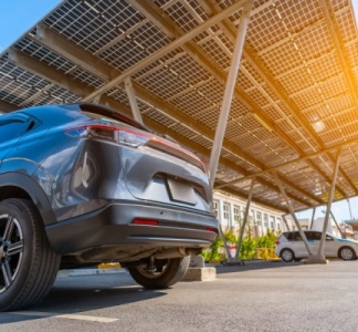 Illustration article : Obligations d’installation de panneaux solaires sur les parkings : précisions sur les exonérations