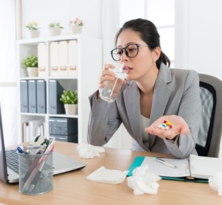 Illustration article : C’est l’histoire d’un salarié en arrêt maladie… qui continue de travailler…