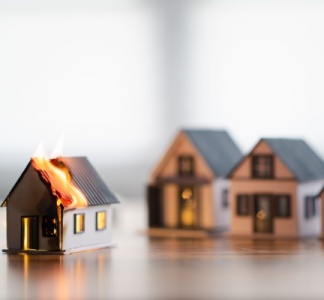 Illustration article : Intempéries et incendie : l’Urssaf active des mesures d’urgence !