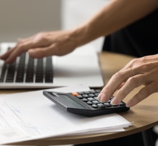 Illustration article : CVAE dans les zones en difficulté : nouveau plafond pour 2025