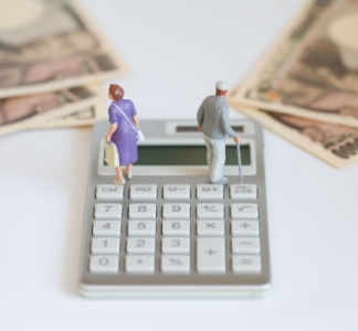 Illustration article : Cotisations AGIRC-ARRCO : quel taux pour les majorations de retard en 2025 ?