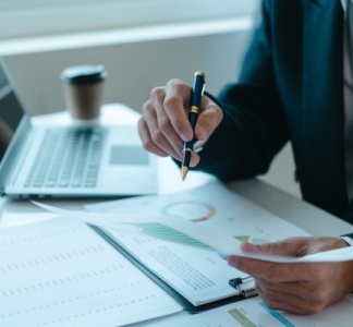 Illustration article : Rapport des multinationales relatif aux impôts sur les bénéfices : tic, tac, tic, tac…