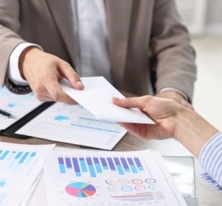 Illustration article : Versement de revenus de source française : des obligations déclaratives précisées