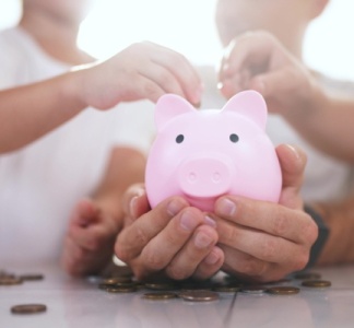 Illustration article : C’est l’histoire d’un couple pour qui les enfants auront toujours besoin de leurs parents…