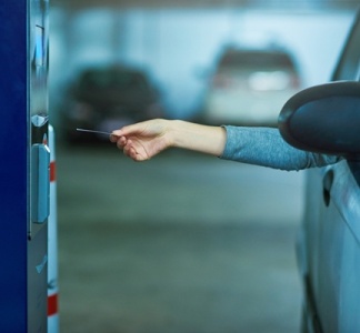 Illustration article : Facturation électronique : quel sort pour les tickets de parking et de péage ?