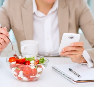 Illustration article : « Pause déjeuner » et temps de travail effectif : quelle différence ?