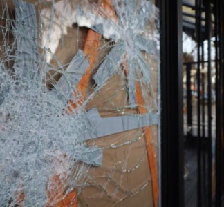 Illustration article : Bâtiments dégradés lors des émeutes : à reconstruire rapidement !