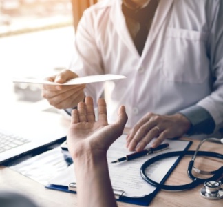 Illustration article : Arrêts de travail sécurisés : une période de tolérance estivale !