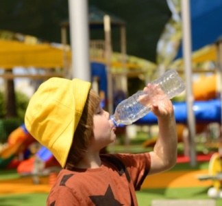 Illustration article : Contenants alimentaires et santé : la lutte contre le plastique continue !