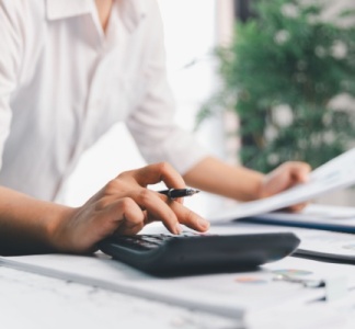 Illustration article : C’est l’histoire d’une société qui a changé de cap et ne peut plus regarder en arrière…