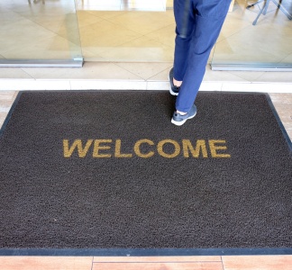 Illustration article : Calcul de la TASCOM : faut-il tenir compte du sas d’entrée d’un magasin ?