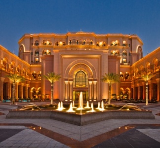 Illustration article : Palaces : un report de plus…