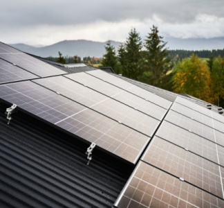 Illustration article : Végétalisation et solarisation des toitures des ICPE : des cas particuliers…