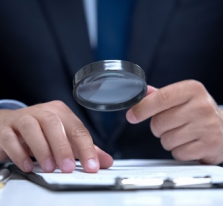 Illustration article : Pacte Dutreil : à la chasse aux indices !