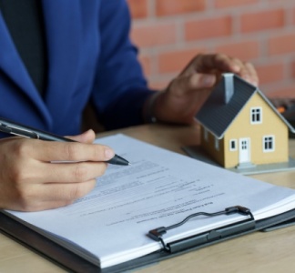 Illustration article : C’est l’histoire d’un acheteur qui aime (un peu trop ?) attendre le dernier moment…