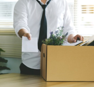 Illustration article : Abandon de poste : quand parle-t-on de démission ?