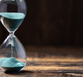 Illustration article : Action devant les prud’hommes et délai pour agir : un cas de prescription particulier