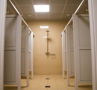 Illustration article : Mines et carrières et mise à disposition obligatoire de douches : pour qui et comment ?