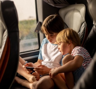 Illustration article : Transport en commun des enfants pendant la période estivale : quels aménagements ?