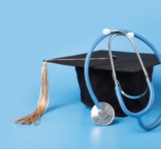 Illustration article : L’absence d’un diplôme peut-elle justifier un licenciement pour faute grave ?