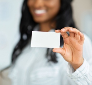 Illustration article : Aide à la personne : on connaît les modalités de mise en place de la carte professionnelle !