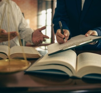 Illustration article : Cyclone Chido à Mayotte : des mesures d’urgence pour soutenir les entreprises