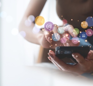 Illustration article : Applications mobiles : en ordre de marche pour la protection de la vie privée !