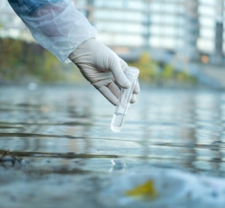 Illustration article : Restriction des PFHxA par l’UE : une avancée !