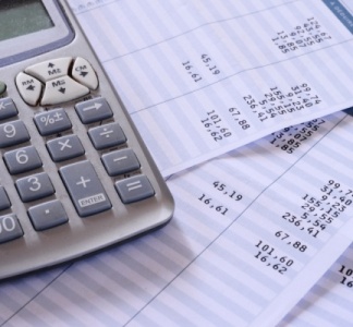 Illustration article : Impôt sur le revenu : quand une ancienne salariée estime toujours l’être !