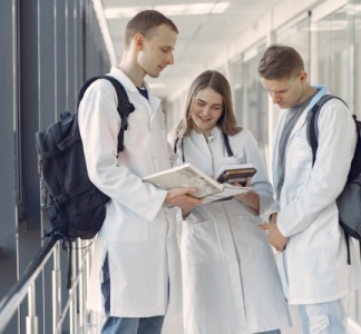 Illustration article : Étudiants en médecine : faciliter l’accès au cursus